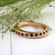 Möbiusring mit Saphiren