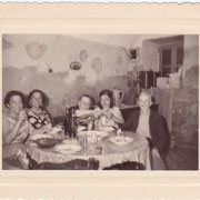 Mes grands parents , ma mère et ses soeurs