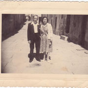 mon père et ma mère dans la rue de nuit