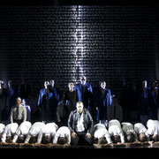 Aida, Gärtnerplatztheater Regie: Thorsten Fischer Bühne: Herbert Schäfer, Vasilis Triantafillopoulos Licht: Wieland Müller-Haslinger Videodesign: Raphael Kurig, Thomas Mahnecke