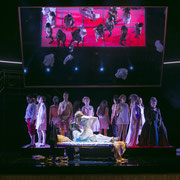 Gefährliche Liebschaften, Gärtnerplatztheater Regie: Josef E. Köpplinger Bühne: Rainer Sinell Licht: Michael Heidinger Videodesign: Raphael Kurig, Thomas Mahnecke