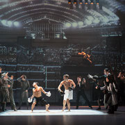 Berlin 1920, Gärtnerplatztheater Regie: Karl A. Schreiner Bühne: Rainer Sinell Licht: Marco Policastro Videodesign: Raphael Kurig, Thomas Mahnecke © Lioba Schöneck