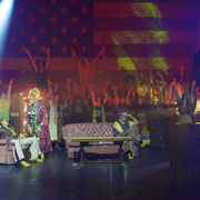 Hair, Gärtnerplatztheater Regie: Gil Mehmert Bühne: Jens Kilian Licht: Michael heidinger Videodesign: Meike Ebert, Raphael Kurig © Christian POGO Zach