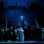 Heimatlos, Gärtnerplatztheater Regie: Holger Seitz Bühne: Herbert Buckmiller Licht: Hans Guba Videodesign: Raphael Kurig © Hermann Posch