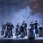 Berlin 1920, Gärtnerplatztheater Regie: Karl A. Schreiner Bühne: Rainer Sinell Licht: Marco Policastro Videodesign: Raphael Kurig, Thomas Mahnecke © Lioba Schöneck