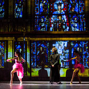 Chicago 1930, Gärtnerplatztheater Regie: Karl A. Schreiner Bühne: Rifail Ajdarpasic Licht: Jakob Bogensperger Videodesign: Raphael Kurig, Thomas Mahnecke © Marie-Laure Briane