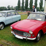 FRANCOISE craquerait bien pour une belle SIMCA Plein Ciel…. et pourquoi PAS ??