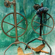 Links: Neubau von Stahl&Wolle, Rechts: Breco Reisespinnrad