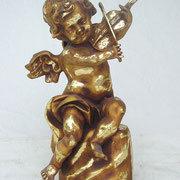 ángel de pie con violín
