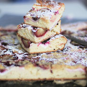 Der Pflaumenkuchen aus Hefeteig.