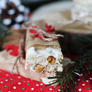 Weißer Torrone mit Honig.