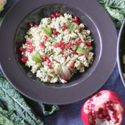 Dinkel mit Schwarzkohl, Blumenkohl und Granatapfel.