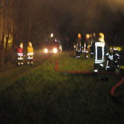 beim Eintreffen der ersten Kräfte aus Auerbach und Vogelsgrün, stand der Bungalow im Vollbrand