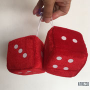 DADOS PELUCHE GRANDES DECO AUTO / 9X9 CMS / ARRIENDO: $6.000 EL PAR / GARANTIA: $15.000 CADA PAR