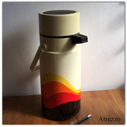 TERMO GRANDE VINTAGE BEIGE CON RAYAS / REF: Coc-103 / 1 unidad / Arriendo: $ 10.000 / Garantía: $ 30.000