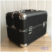 MALETA MAQUILLAJE NEGRA RÍGIDA (VACÍA) / Arriendo: $ 8.000  / Garantía: $ 30.000 