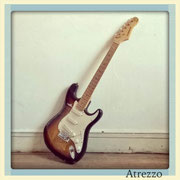 GUITARRA ELECTRICA / REF: VAR- 081 / 1 unidad / Arriendo: $ 18.000 / Garantía: $ 80.000