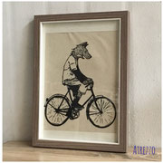 Cuadro Lobo Bici / REF: CUA-103 / 33 x 24 cms./ 1 unidad / Arriendo: $ 5.000 / Garantía: $ 15.000