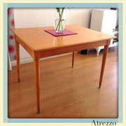 MESA MADERA RECTANGULAR PATAS DE BRONCE (REF: MUE-006) / MEDIDAS: 1,20 X 0,80 CMS. / ARRIENDO: $35.000 / GARANTIA: $180.000 