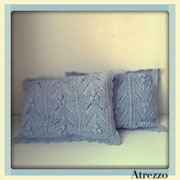 Cojines tejidos celeste / REF: TEXT- 017/ 40 X 30 CMS./ 2 unidades / Arriendo: $ 3.000 c/u / Garantía: $ 15.000