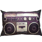 ALMOHADON DISEÑO BOOMBOX/ 50X70 CMS / ARRIENDO: $8.000 / GARANTIA: $35.000 