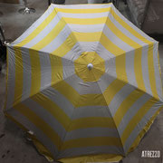 Quitasol rayas gris y amarillo / Diámetro: 1.50 Mt./ 1 unidad / Arriendo: $ 4.000 / Garantía: $ 15.000