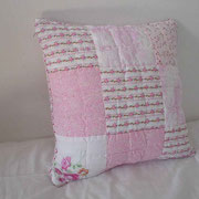 Cojines Patchwork rosado / REF: TEX- 035/ 40 X 40 CMS./ 2 unidades / Arriendo: $ 3.500 c/u / Garantiía: $ 12.000