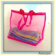 Bolso playa fucsia malla   / REF: VAR- 100 / 1 unidad/ Arriendo: $ 2.000 / Garantía: $ 6.000