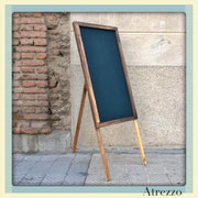 PIZARRA MADERA ATRIL / REF: VAR- 038 / 1 unidad / Medidas: 1, 60 mt. alto x 60 cms. ancho / Arriendo: $ 10.000 / Garantía: $ 20.000