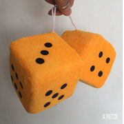 DADOS PELUCHE GRANDES DECO AUTO / 9X9 CMS / ARRIENDO: $6.000 EL PAR / GARANTIA: $15.000 CADA PAR