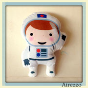 COJIN FIGURA ASTRONAUTA / 1 unidad / Arriendo: $ 4.000  / Garantía: $ 15.000 