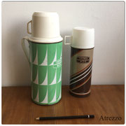 TERMOS RETRO METALICOS VERDE Y CAFÉ / REF: Coc-106 / 2 unidades / Arriendo: $ 4.000 y $6.000 / Garantía: $ 12.000 y $15.000