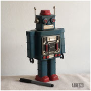ROBOT METAL DECO / ARRIENDO: $7.000 / GARANTIA: $20.000