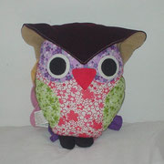 Peluche Buho Tela flores  / REF: - N /  20 cms./ 1 unidad / Arriendo: $ 2.500  / Garantía: $ 15.000 