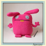 Peluche Ugly Doll Rosa / REF: - N /  30 cms./ 1 unidad / Arriendo: $ 3.000 / Garantía: $ 15.000