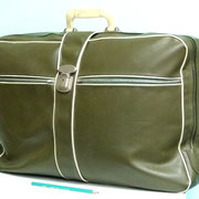 BOLSO-MALETA VINILO VERDE / MEDIDAS: 53 X 35 X 15 CMS./ (REF: MAL-009) /ARRIENDO: $ 8.000 / GARANTIA: $ 35.000 