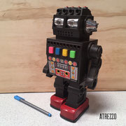 ROBOT RETRO BOTONES / ARRIENDO: $10.000 / GARANTIA: $35.000