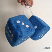 DADOS PELUCHE GRANDES DECO AUTO / 9X9 CMS / ARRIENDO: $6.000 EL PAR / GARANTIA: $15.000 CADA PAR