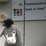 Unser Esel vor dem Evangelischen Familienzentrum "Hand in Hand" (Bochum)