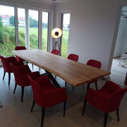 Tisch mit Baumkante