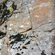 Fractures carractéristiques qui affectent les masse de granite