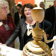 Erste Bürgermeisterin Bettina Wilhelm im Gespräch mit Marlene Gmelin.