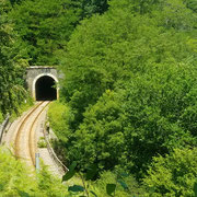 L'un des nombreux tunnels de la ligne ferroviaire.