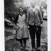 Louise (31 ans) et Léon SAUTOUR (36 ans), éleveurs à Treissingeas (Neuvic-Entier) en 1933 (c) Christian SAUTOUR