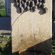 Mémorial de la déportation juive (Châteauneuf-la-Forêt, devant le cinéma) réalisé en 2006 par Marc Petit pour commémorer la rafle des Juifs le 6/04/1944