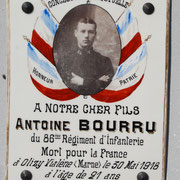 Plaque funéraire d'un soldat Mort pour la France - Cimetière de Saint-Bonnet-Briance