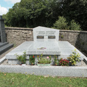 Tombe de Georges Guingouin et de son épouse - Cimetière de Saint-Gilles-les-Forêts