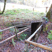 Cache de maquisards reconstituée dans la forêt de Châteauneuf, accessible au public - lieu-dit Croix Chevaux - Châteauneuf-la-Forêt