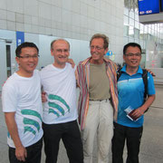 Am Samstag verabschiedeten wir unsere Gäste am Flughafen Frankfurt. Hier zwei chinesische Lehrer mit ihren Gastgebern.