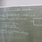 NTC-Widerstände erhöhen ihre elektrische Leitfähigkeit bei Erhöhung der Temperatur.